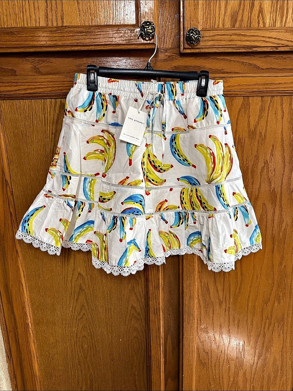 Free Assembly Banana Print Ruffle Mini Skirt in White & Blue Size XS NWT